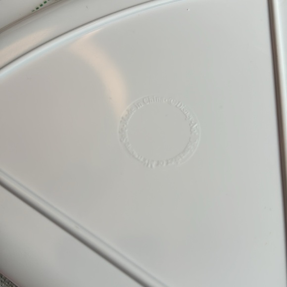 Six Minnie and Mickey Mouse Pizza Plates Melamine used a few times - Picture 2 of 2